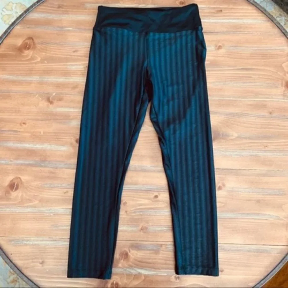 KORAL Liquid Black Crop Leggings. X-Small.